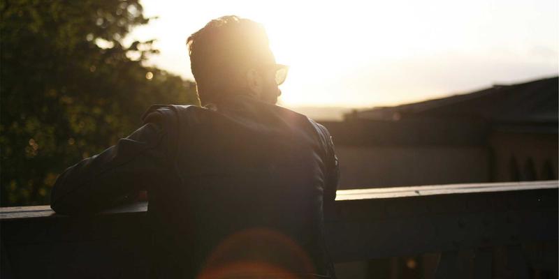 成分分析与化妆品测评：颈纹与手部老化护理，揭秘常被忽略的抗衰关键