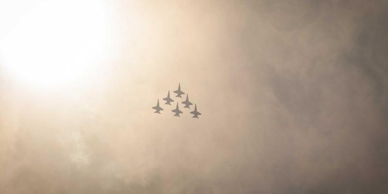 熬夜肌急救指南：从根源改善暗沉水肿的护肤流程与成分推荐 | 化妆品测评