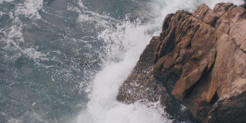 美容护肤新趋势：揭秘“脸冰”疗法与三大科学护肤技巧