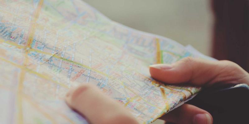 面膜使用频率与类型选择全攻略：从清洁到“脸冰”功效的科学美妆指南